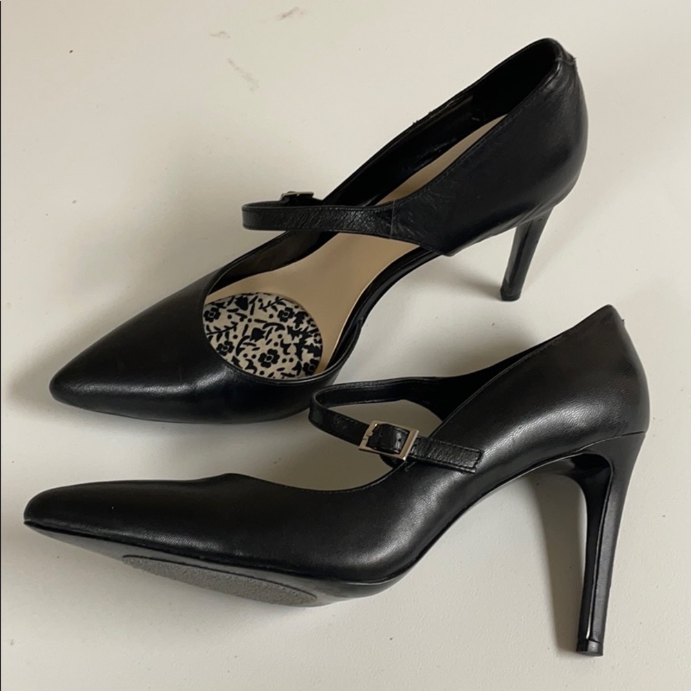 Nine West Leather Black pumps heels worn once 8.5